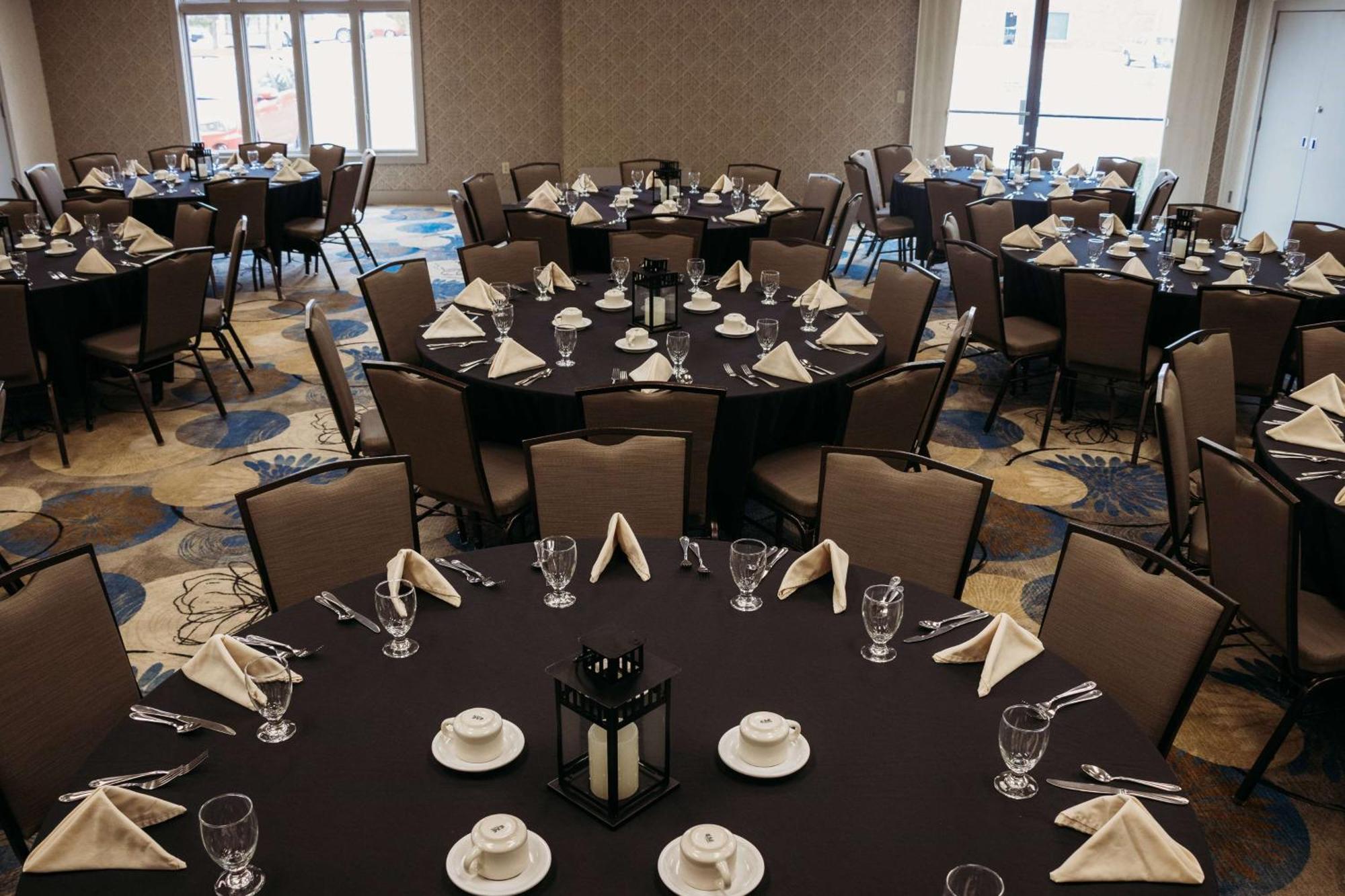 Eastland Suites Hotel & Conference Center Блумингтон Экстерьер фото