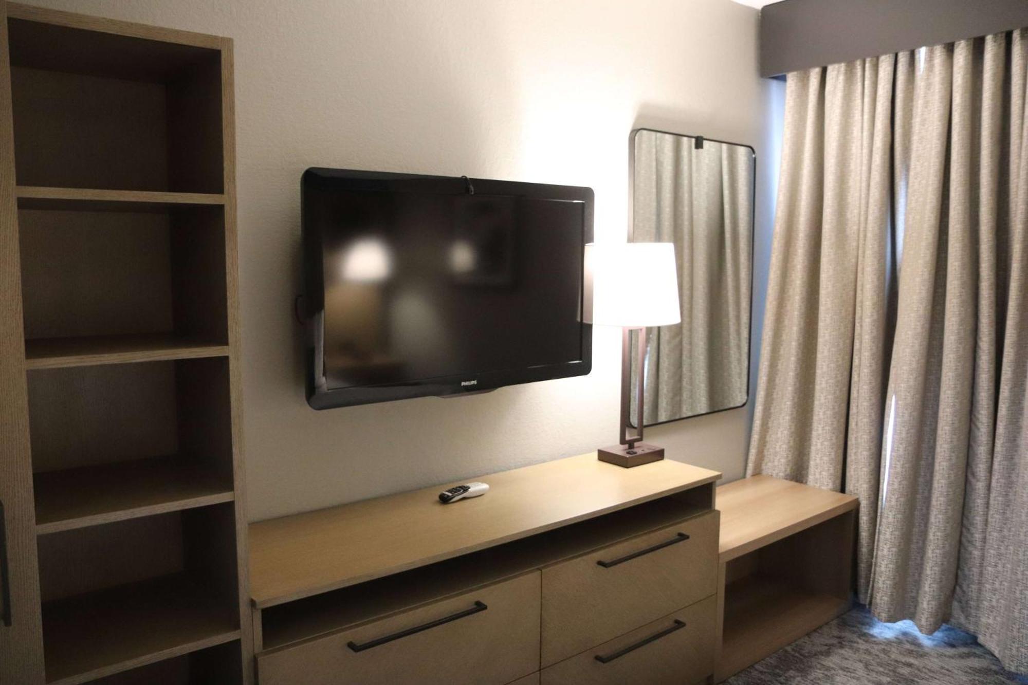 Eastland Suites Hotel & Conference Center Блумингтон Экстерьер фото