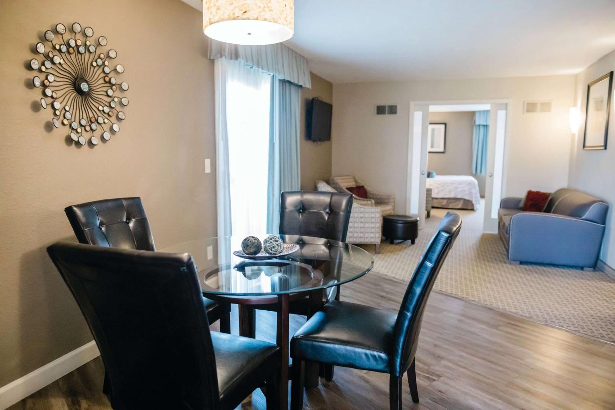 Eastland Suites Hotel & Conference Center Блумингтон Экстерьер фото