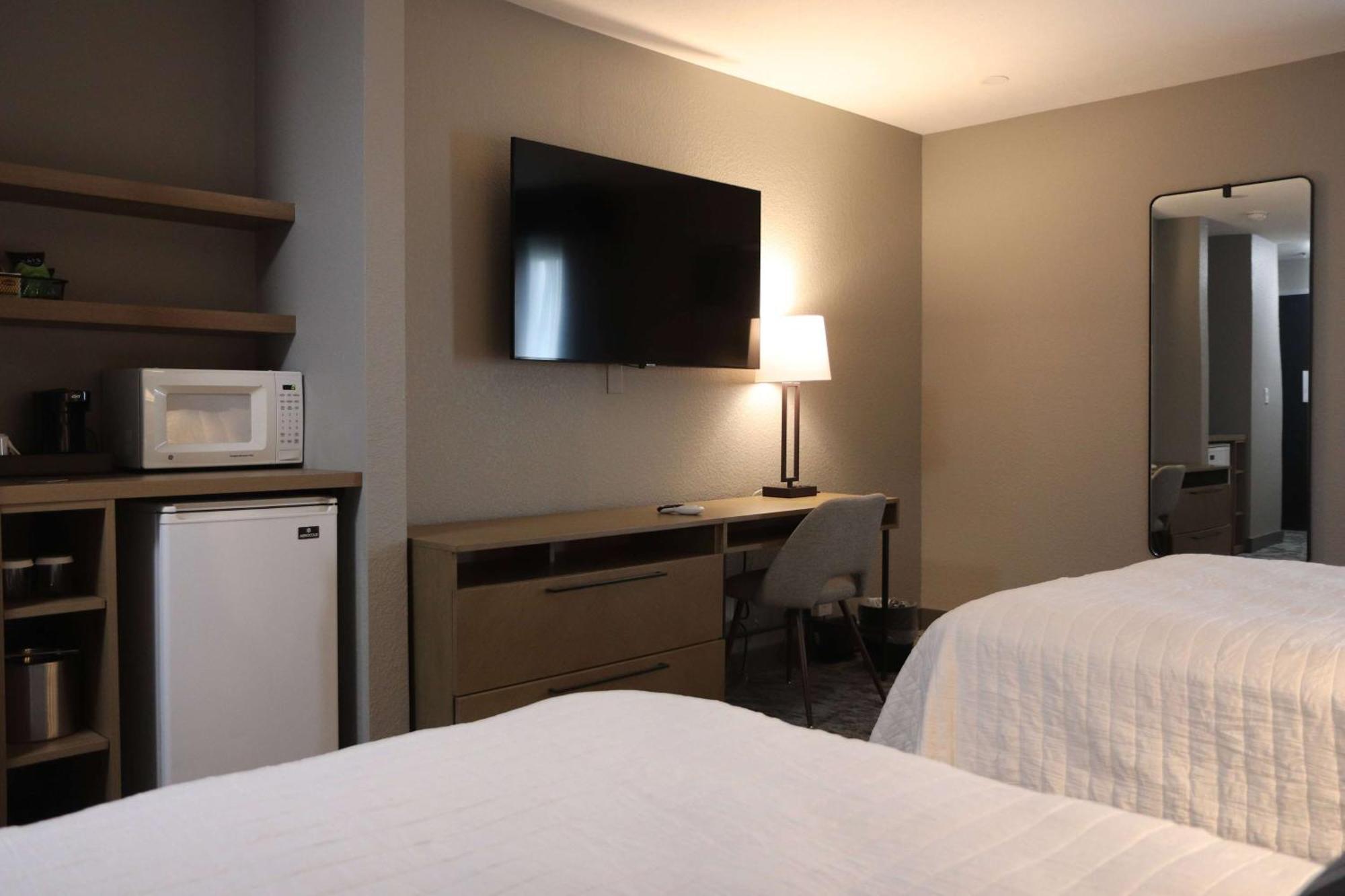Eastland Suites Hotel & Conference Center Блумингтон Экстерьер фото