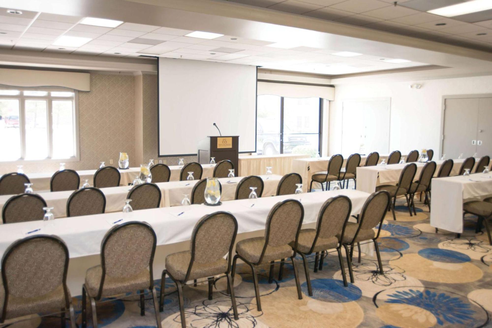 Eastland Suites Hotel & Conference Center Блумингтон Экстерьер фото