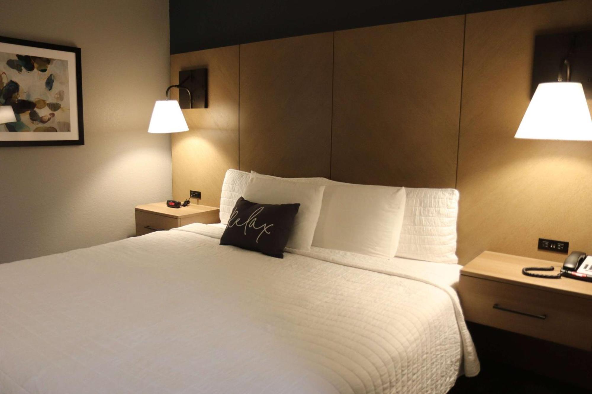 Eastland Suites Hotel & Conference Center Блумингтон Экстерьер фото