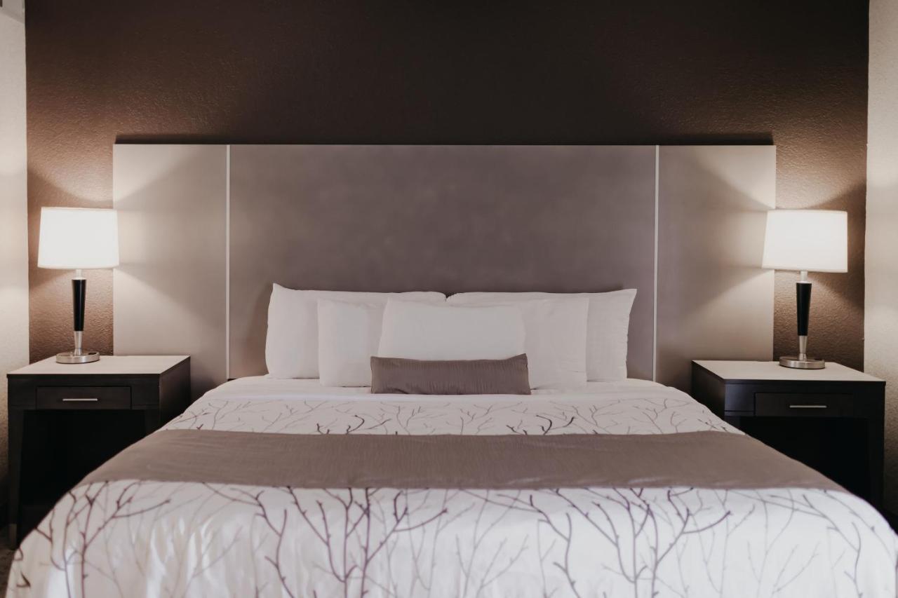 Eastland Suites Hotel & Conference Center Блумингтон Экстерьер фото
