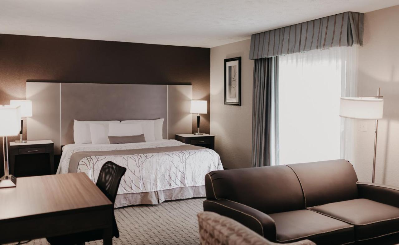 Eastland Suites Hotel & Conference Center Блумингтон Экстерьер фото