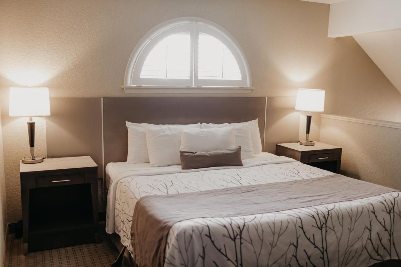Eastland Suites Hotel & Conference Center Блумингтон Экстерьер фото